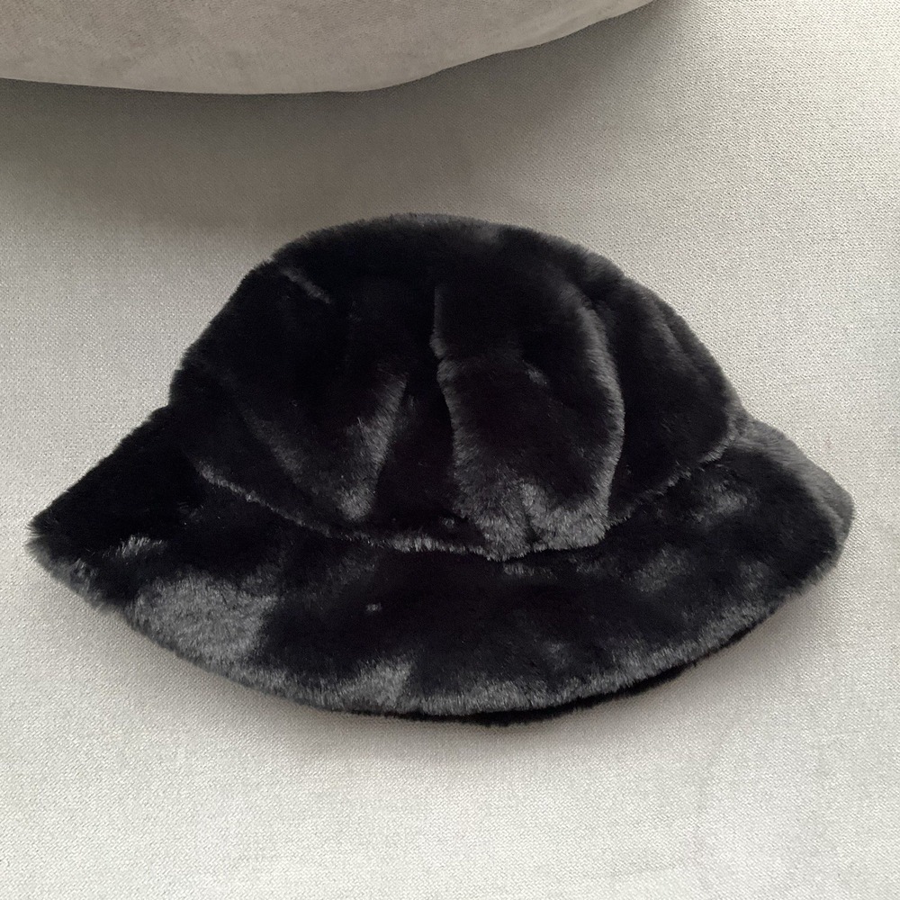 Alo Yoga Faux Fur Bucket Hat Black M/L - Picture 5 of 5